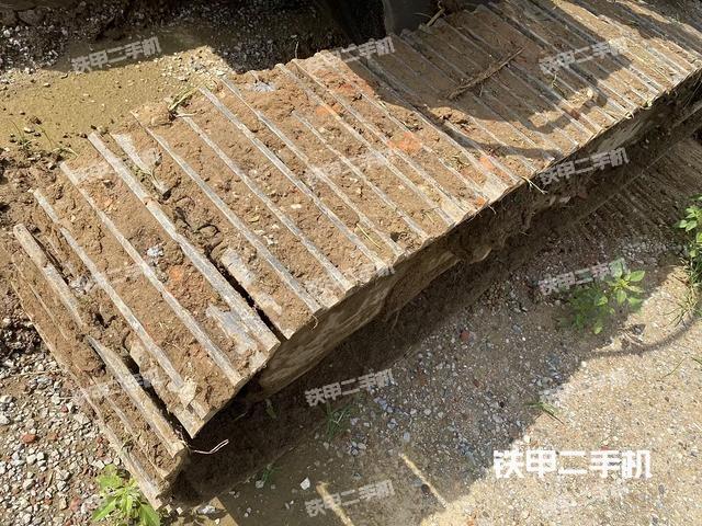 單側(cè)履帶整體（整機(jī)外觀）