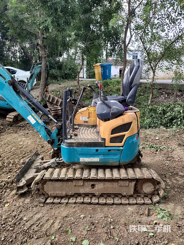 单侧履带整体(整机外观) 单侧履带整体(整机外观)