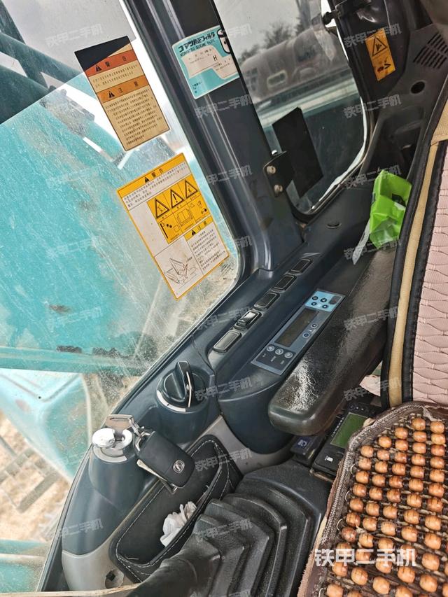 座椅右側(cè)控制臺/鑰匙門/油門/含右手柄（駕駛室部分）