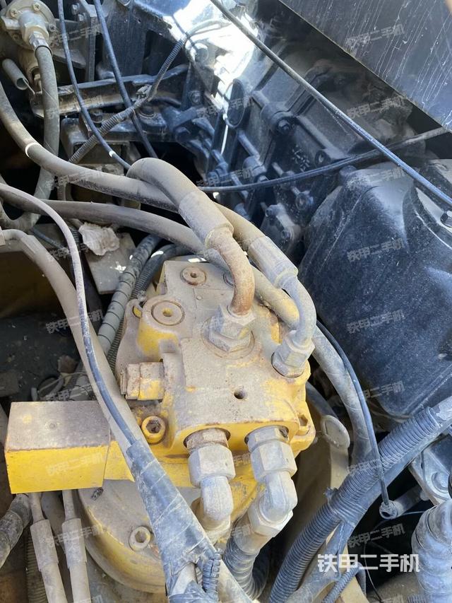 回转马达和主控阀（整机外观）