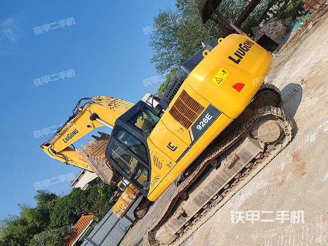 驾驶室顶部(整机外观) 驾驶室顶部(整机外观)