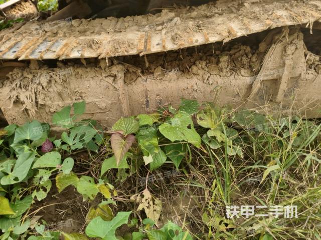 单侧履带整体(整机外观) 单侧履带整体(整机外观)