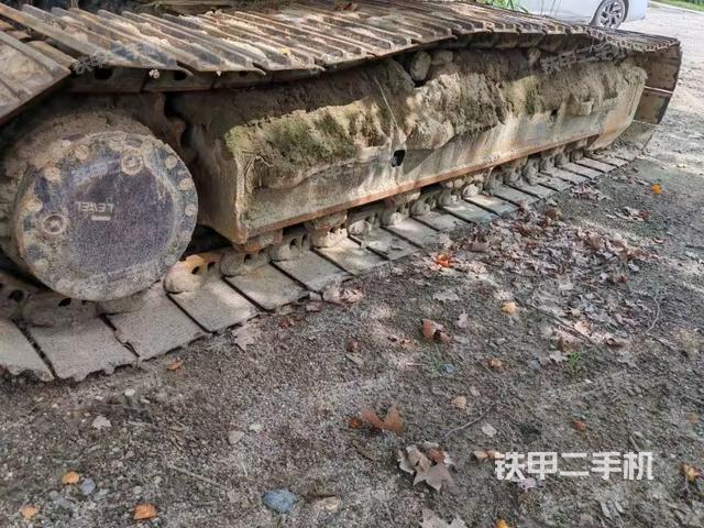 單側(cè)履帶整體(整機(jī)外觀) 單側(cè)履帶整體(整機(jī)外觀)