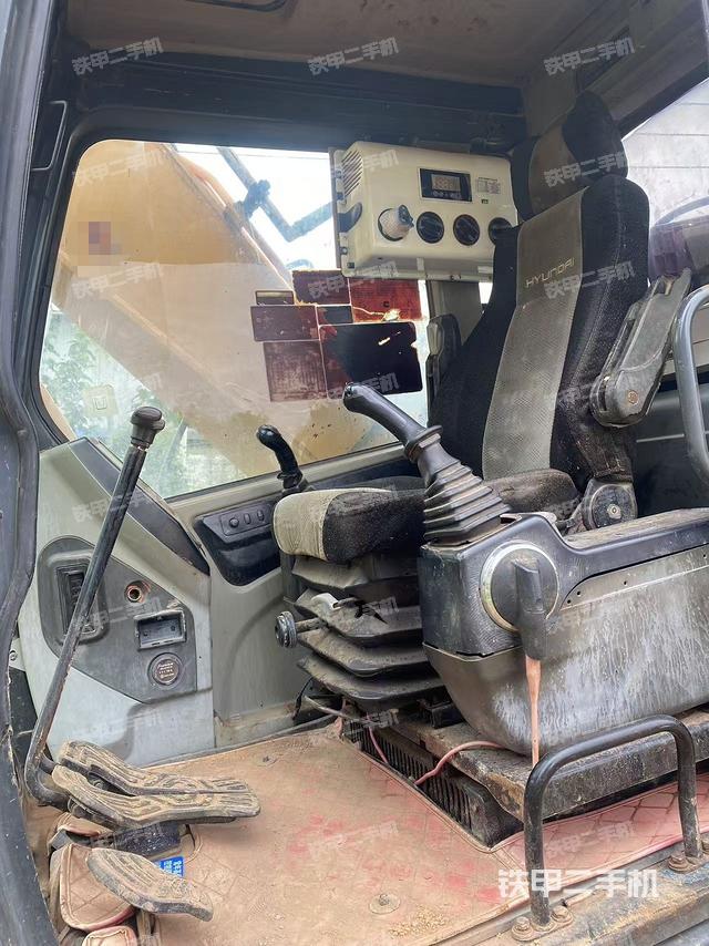 驾驶室整体(整机外观) 驾驶室整体(整机外观)