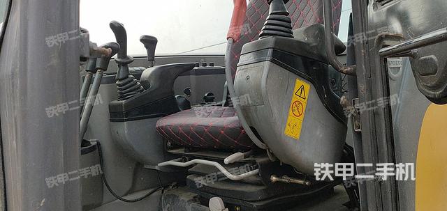 駕駛室整體（整機外觀）