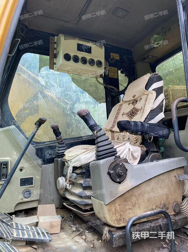 驾驶室整体（整机外观）