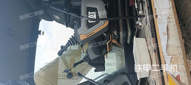 駕駛室整體（整機外觀）