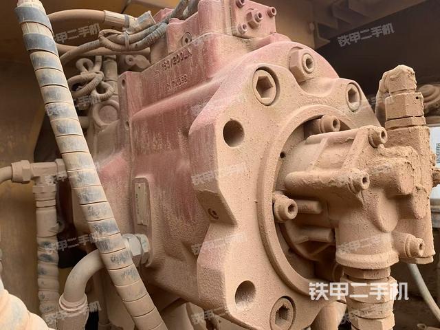 液壓泵艙室正面整體（整機(jī)外觀）