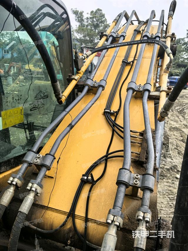 大臂背部俯視（工作和回轉(zhuǎn)裝置）