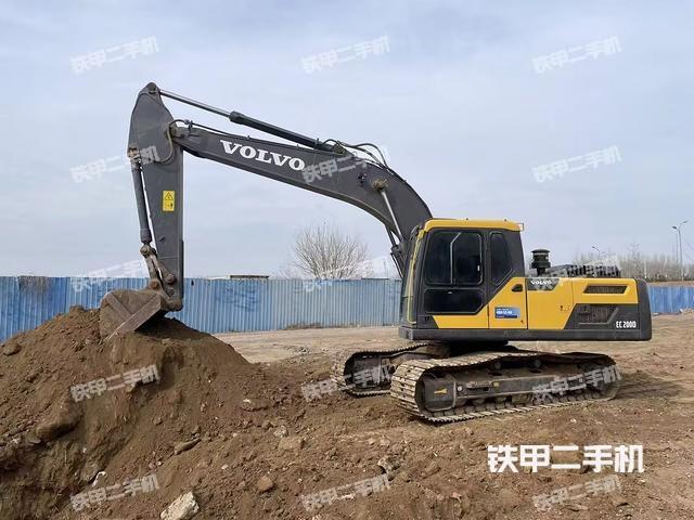 驾驶室顶部(整机外观) 驾驶室顶部(整机外观)