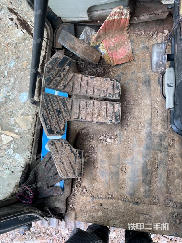 右侧玻璃角标（驾驶室部分）