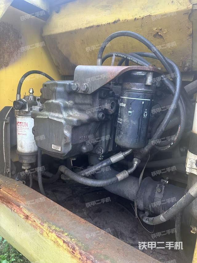 液壓泵艙室正面整體（整機(jī)外觀）