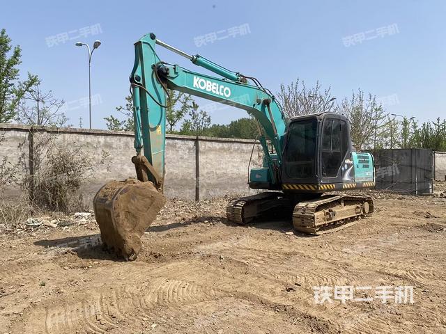 驾驶室顶部（整机外观）