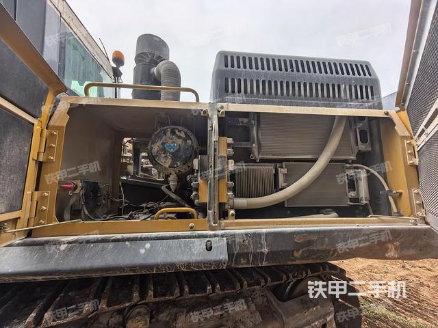 散熱器正面(大件艙室) 散熱器正面(大件艙室)