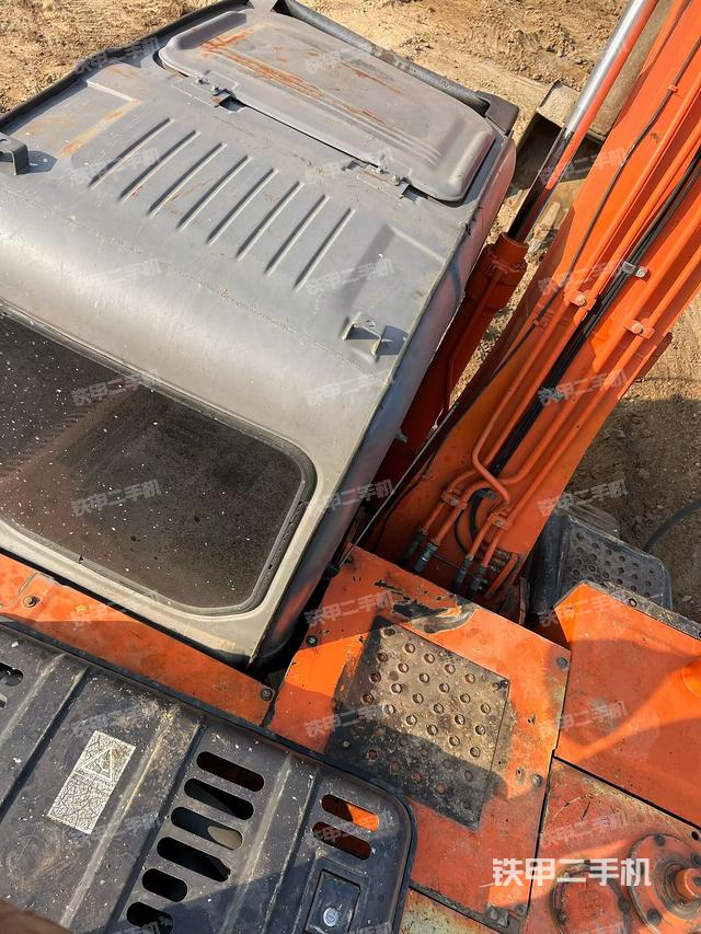 驾驶室顶部（整机外观）