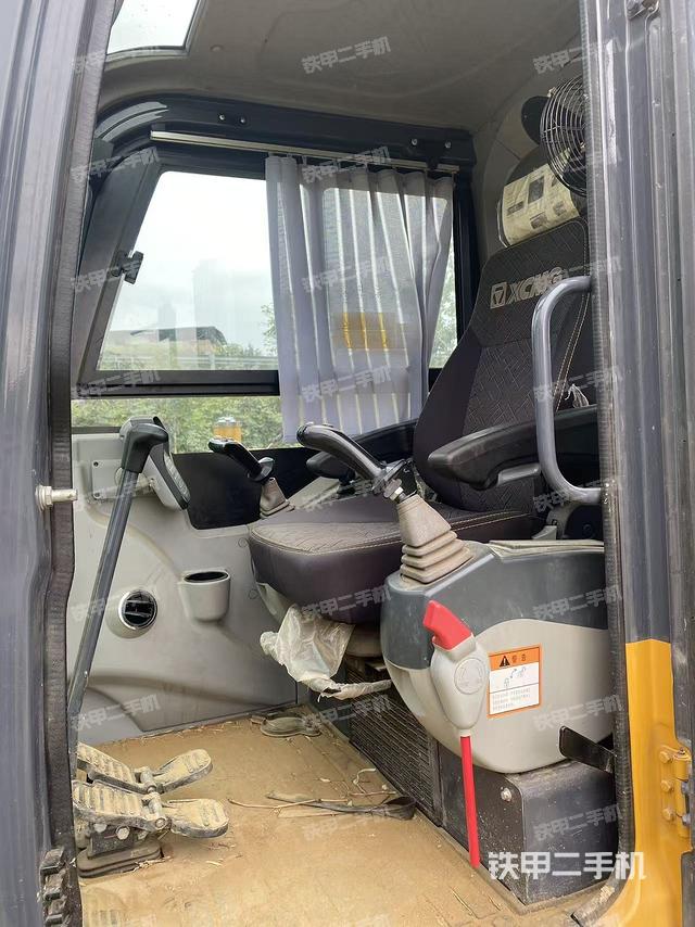 駕駛室整體（整機外觀）