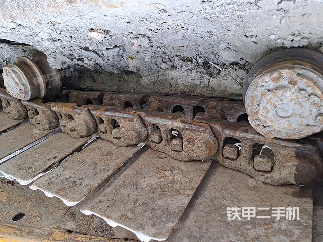 單側(cè)履帶整體(整機外觀) 單側(cè)履帶整體(整機外觀)