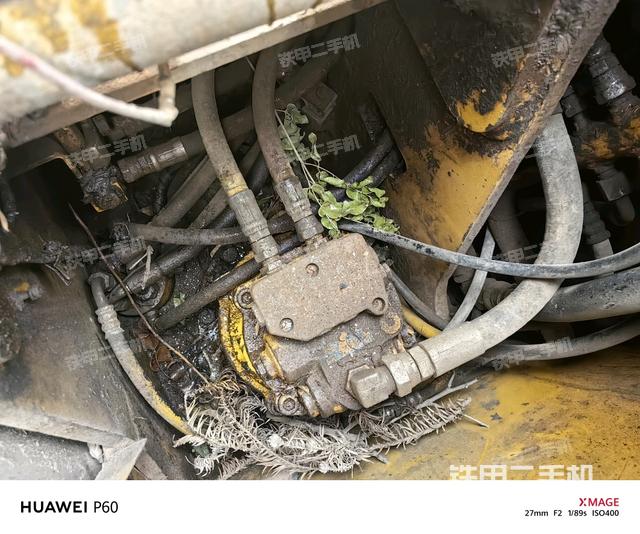 液压泵舱室正面整体（整机外观）