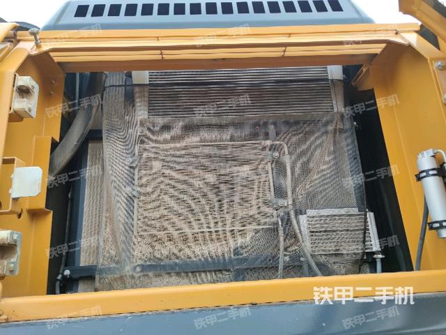 散熱器正面(大件艙室) 散熱器正面(大件艙室)