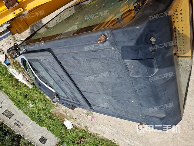 駕駛室頂部(整機外觀) 駕駛室頂部(整機外觀)