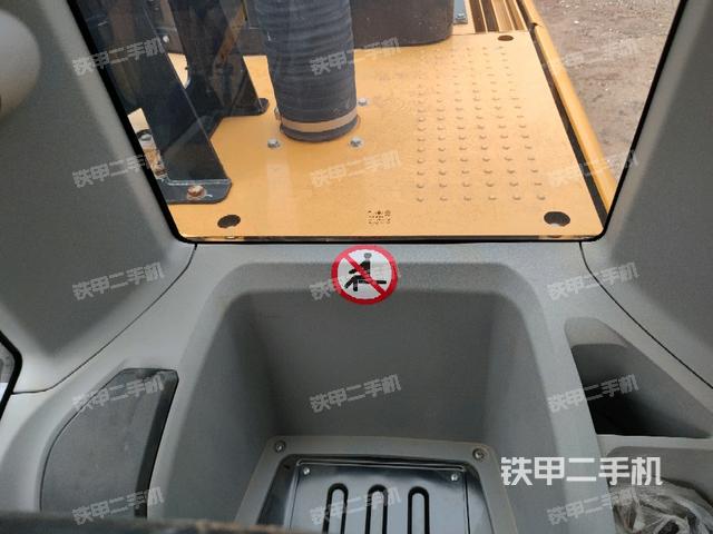 座椅后部(駕駛室部分) 座椅后部(駕駛室部分)