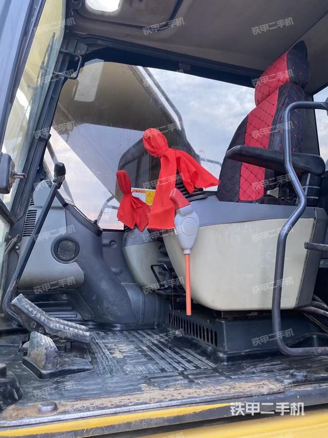 駕駛室整體（整機外觀）