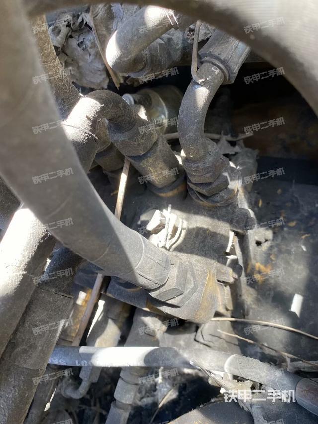 液壓泵艙室正面整體（整機(jī)外觀）