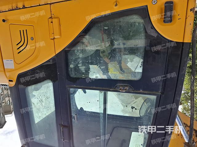 駕駛室整體(整機外觀) 駕駛室整體(整機外觀)