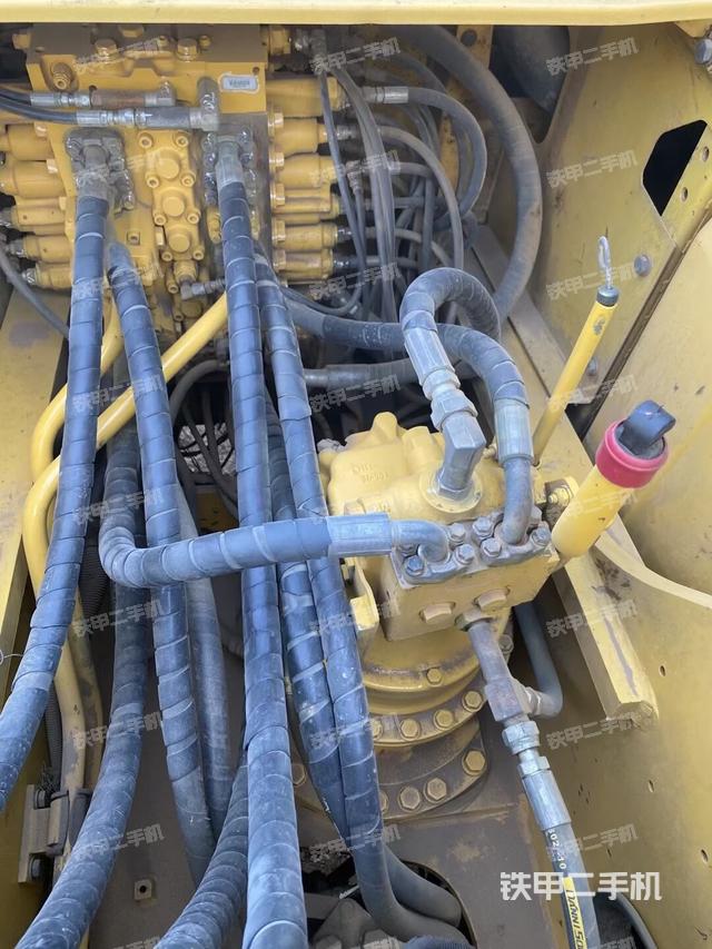 回轉(zhuǎn)馬達和主控閥（整機外觀）