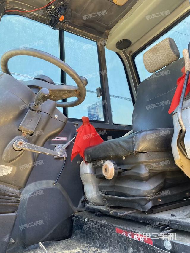 駕駛室整體（整機(jī)外觀）