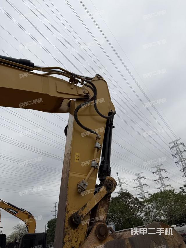 小臂整体左后（工作和回转装置）