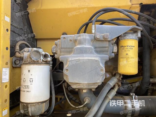 液压泵舱室正面整体(整机外观) 液压泵舱室正面整体(整机外观)