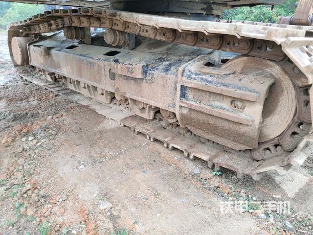 右側(cè)履帶整體(行走機(jī)構(gòu)) 右側(cè)履帶整體(行走機(jī)構(gòu))