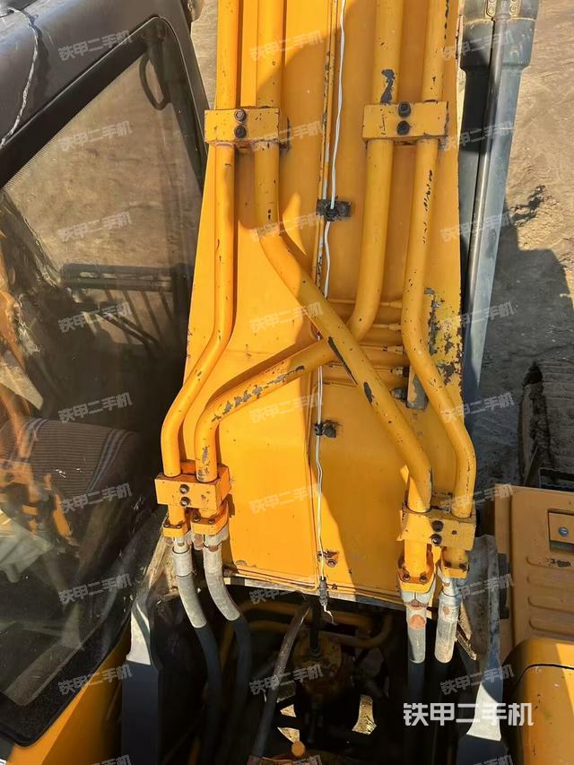 驾驶室顶部（整机外观）