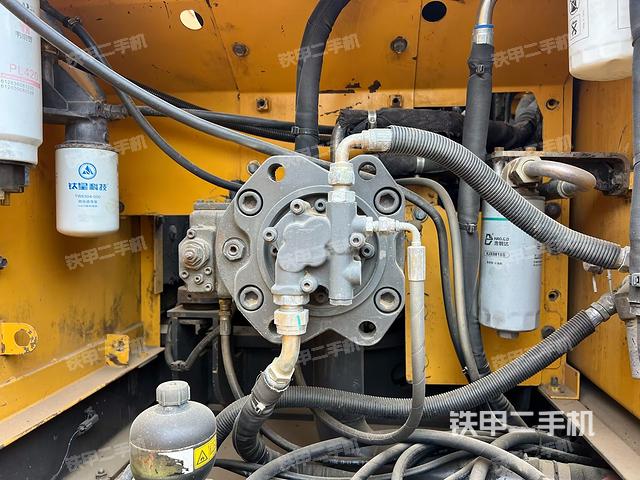 液壓泵艙室正面整體（整機(jī)外觀）