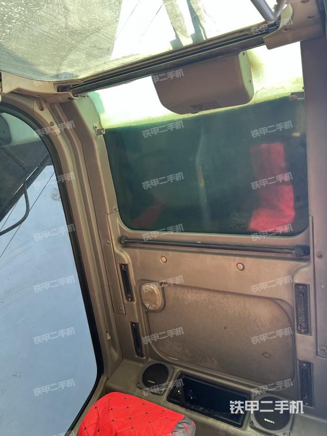 驾驶室顶部（整机外观）