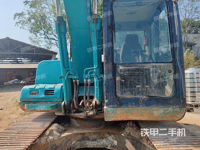 驾驶室整体(整机外观) 驾驶室整体(整机外观)