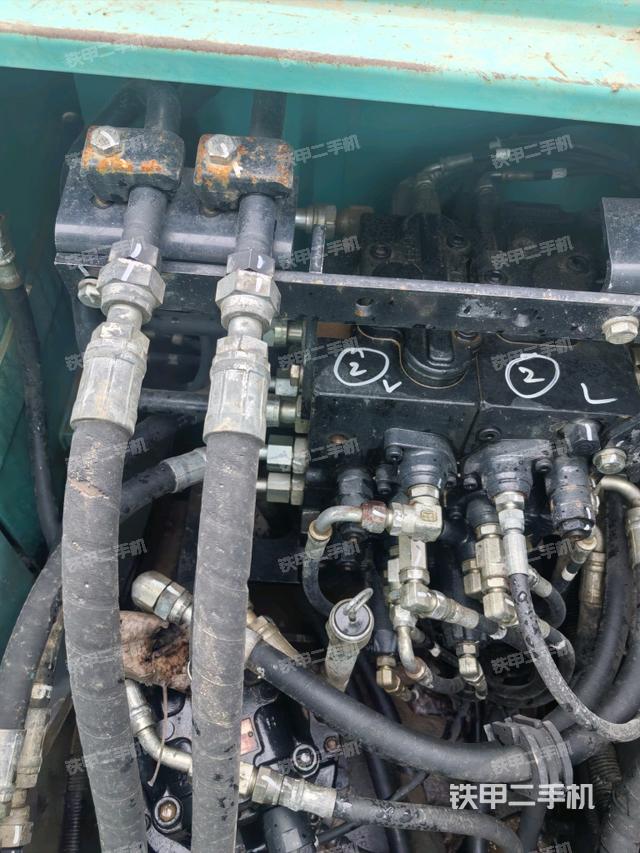 回轉馬達和主控閥（整機外觀）