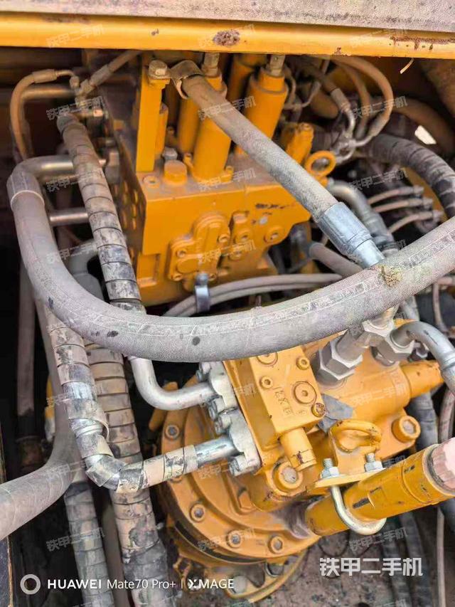 回转马达和主控阀（整机外观）