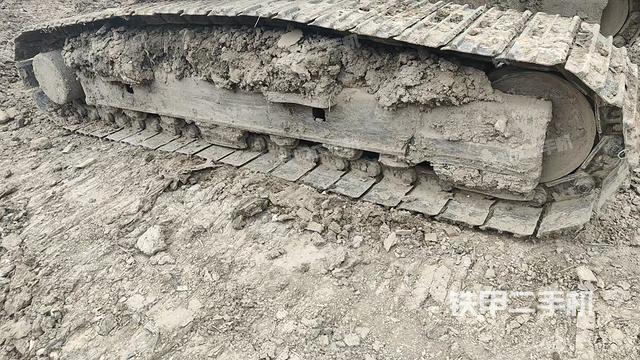 右側(cè)履帶整體(行走機(jī)構(gòu)) 右側(cè)履帶整體(行走機(jī)構(gòu))