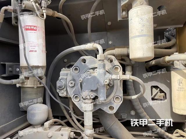 液压泵舱室正面整体(整机外观) 液压泵舱室正面整体(整机外观)