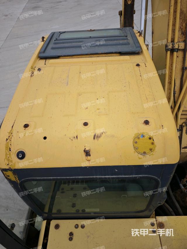 驾驶室顶部(整机外观) 驾驶室顶部(整机外观)