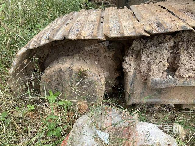 单侧履带整体(整机外观) 单侧履带整体(整机外观)