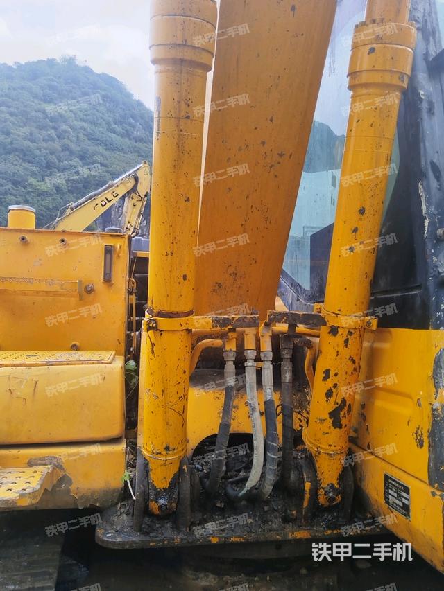 大臂油缸整體?豎拍(工作和回轉(zhuǎn)裝置) 大臂油缸整體?豎拍(工作和回轉(zhuǎn)裝置)