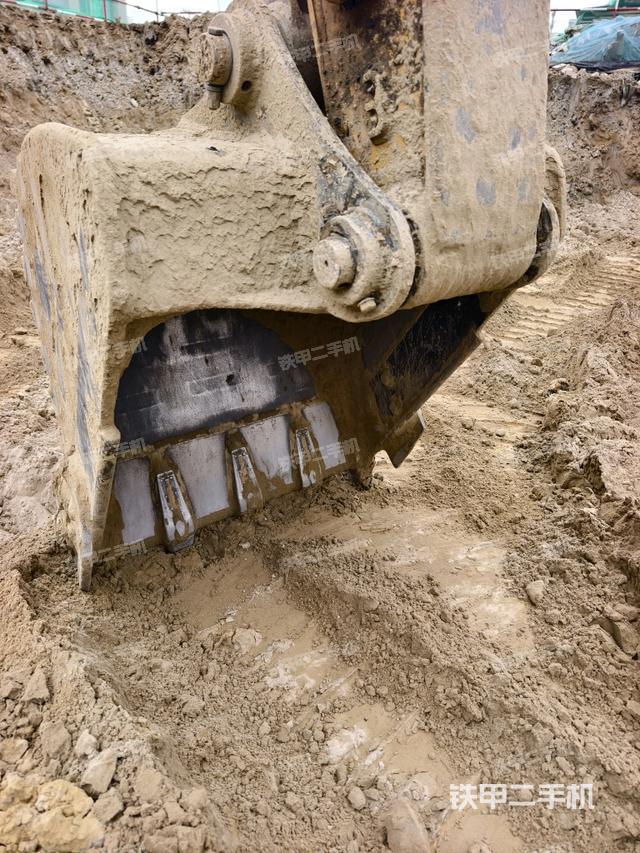 鏟斗右后整體(工作和回轉(zhuǎn)裝置) 鏟斗右后整體(工作和回轉(zhuǎn)裝置)