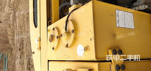 駕駛室頂部（整機外觀）