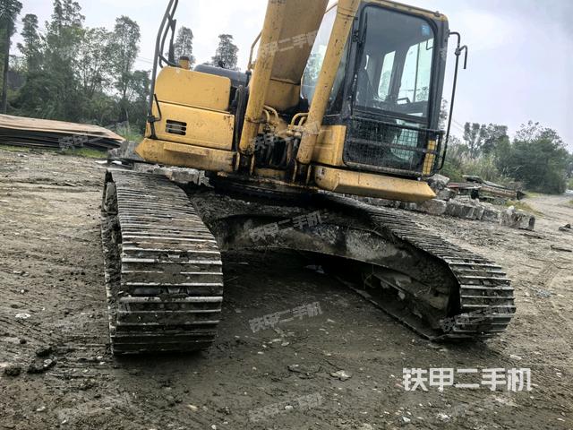 轉(zhuǎn)盤(pán)和下車架正前（工作和回轉(zhuǎn)裝置）