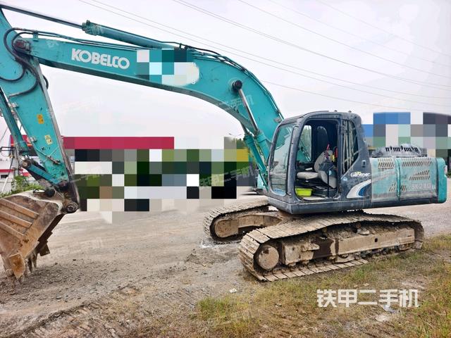 神鋼SK260LC-8挖掘機(jī)