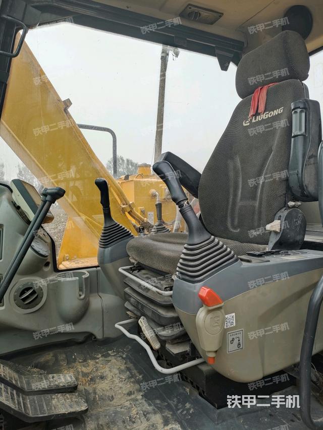 駕駛室頂部（整機(jī)外觀）