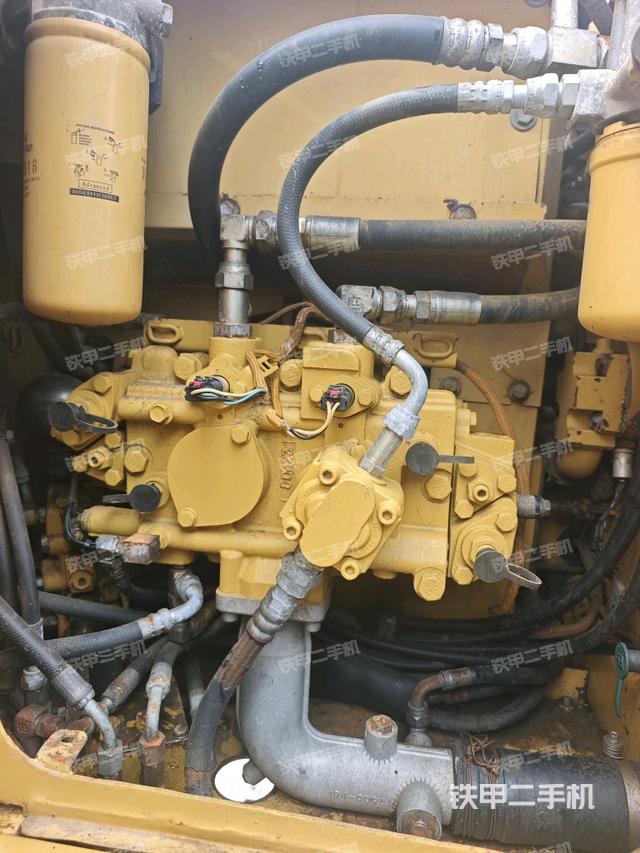 液壓泵艙室正面整體（整機(jī)外觀）